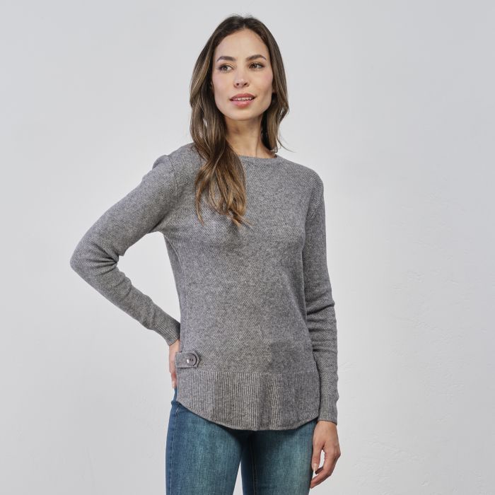 Maglioncino grigio da donna con dettaglio bottone