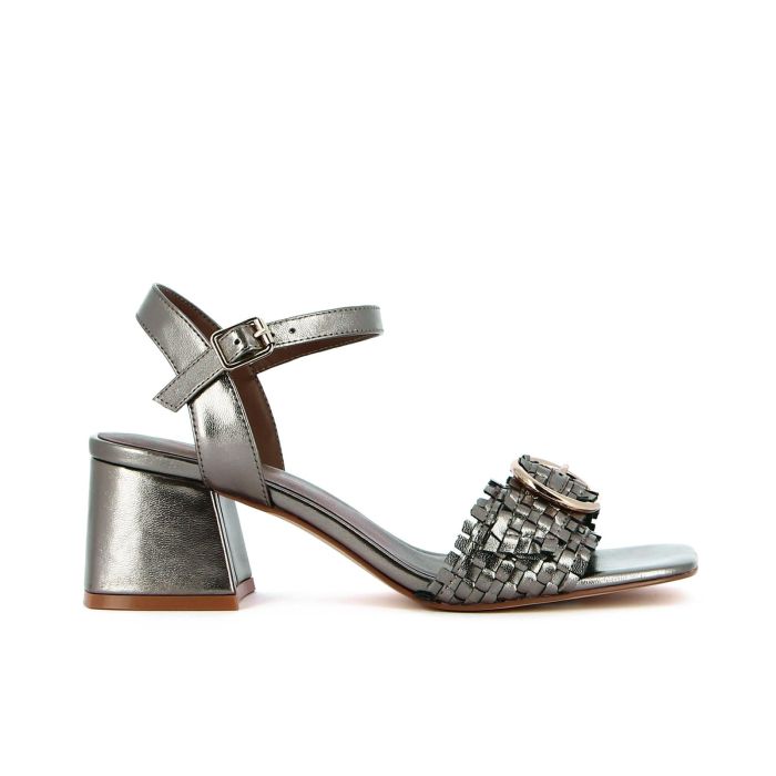 Sandali argento in pelle con tacco medio largo e fibbia intrecciata