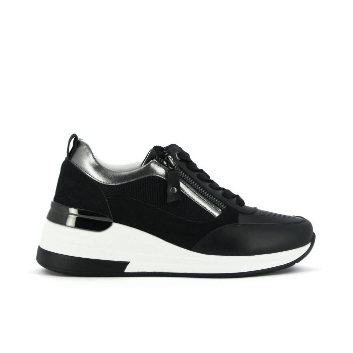 Sneakers nere traforate con zip borchie e suola memory foam