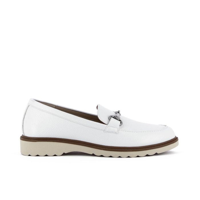Mocassini bianchi casual con morsetto e cuciture