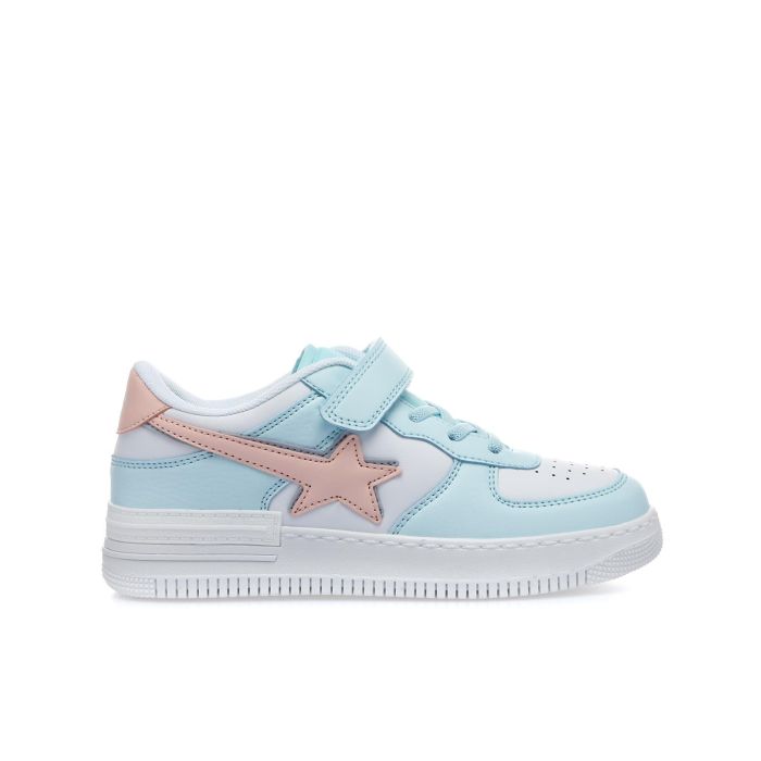 Sneakers ragazza azzurra con strappo e stella
