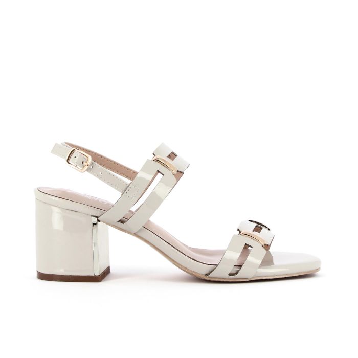 Sandali nude con dettagli oro e tacco medio largo