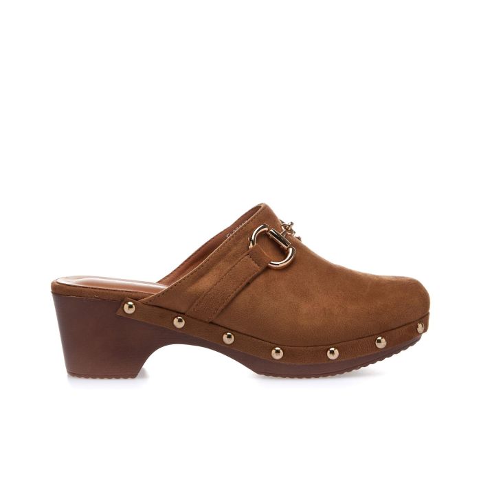 Zoccoli marroni chiusi con tacco e plateau