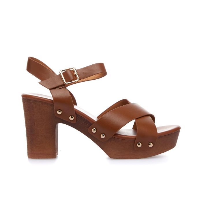 Zoccoli marroni con tacco e plateau