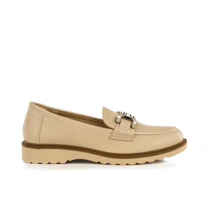 Mocassini beige casual con catena e suola in gomma