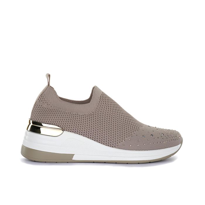 Sneakers slip-on beige in tessuto con strass e zeppa