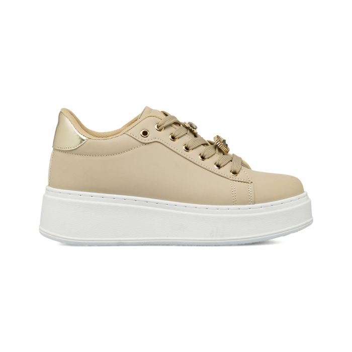 Sneakers Estradà beige da donna con charms sui lacci e suola platform