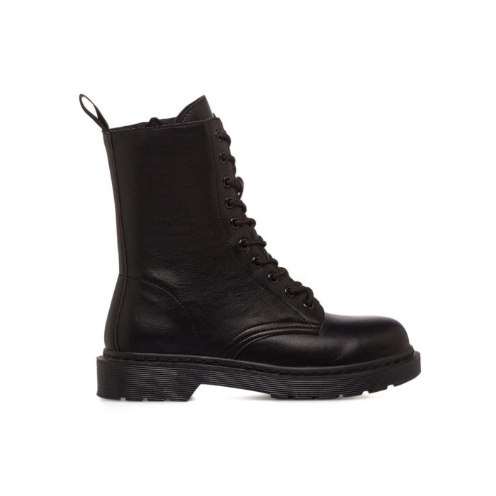 Anfibi neri con lacci