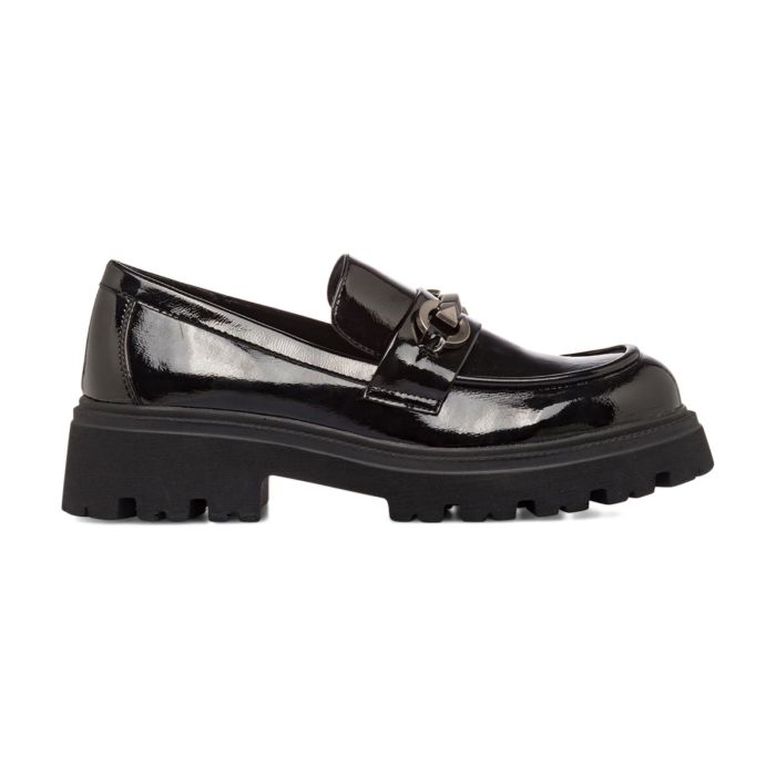 Mocassini neri lucidi da donna con morsetto e suola carrarmato