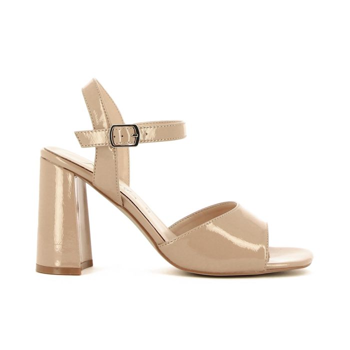 Sandali nude lucidi con cinturino alla caviglia e tacco medio alto
