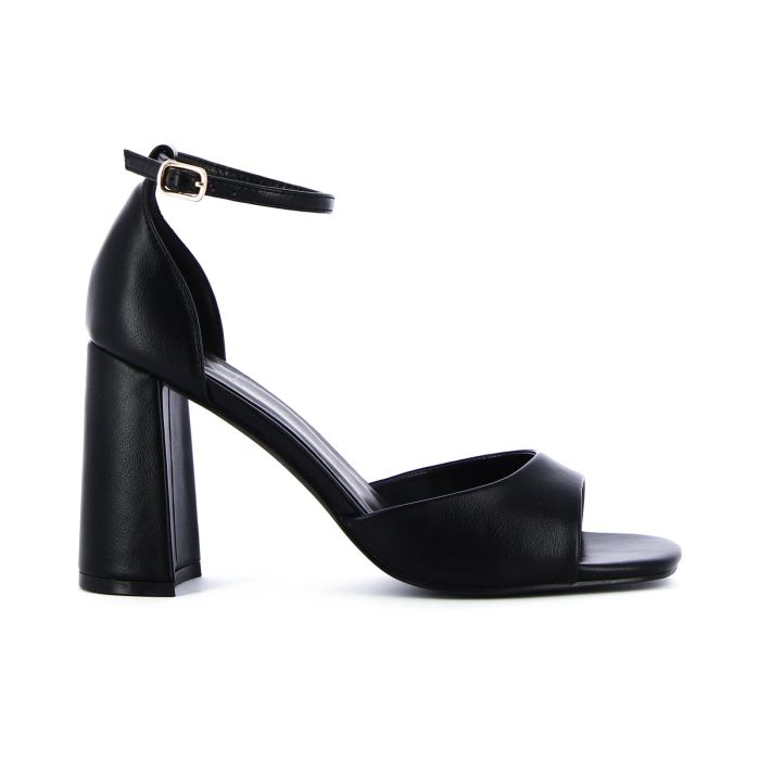 Sandali neri con tacco alto largo e cinturino alla cavigia