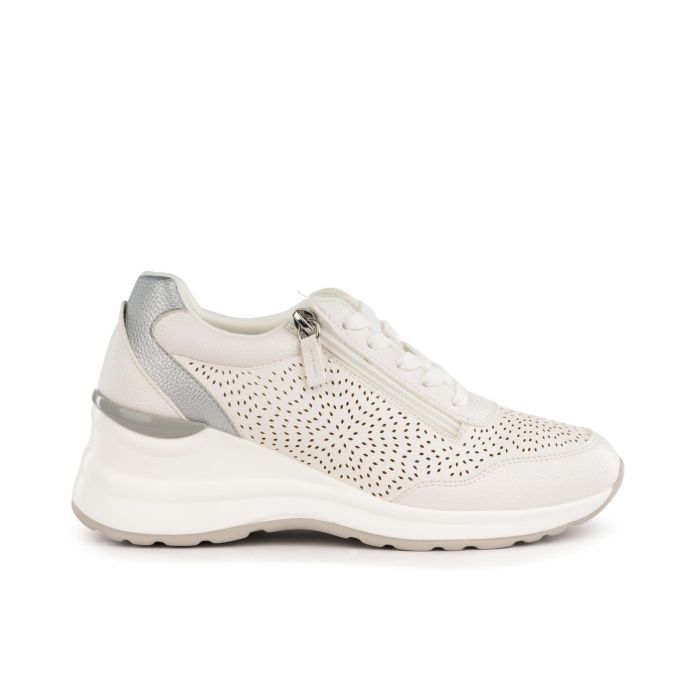 Sneakers bianche traforate con zeppa