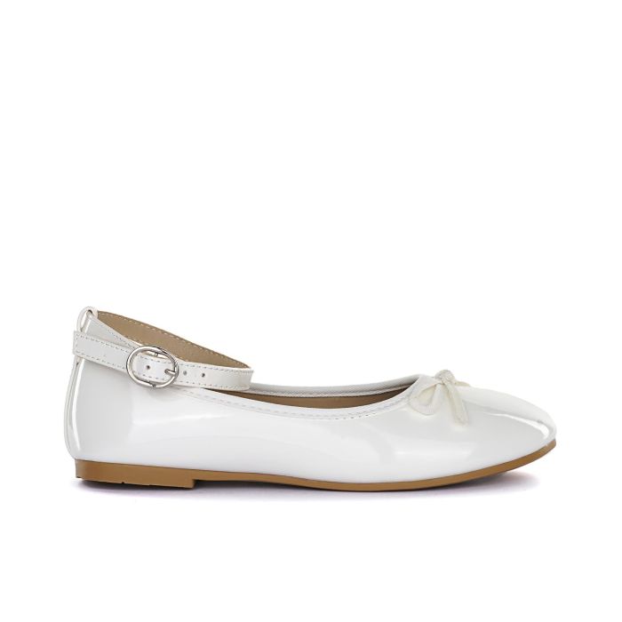 Ballerine bianche lucide da bambina con cinturino alla caviglia