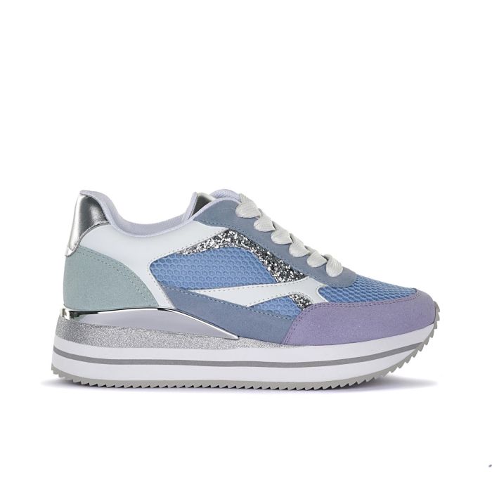 Sneakers azzurre con suola platform e dettagli glitter