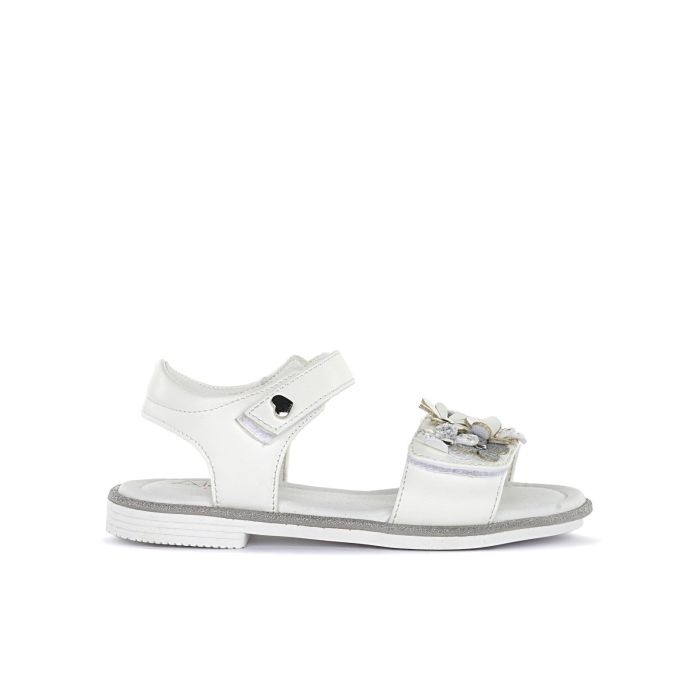 Sandali bianchi da bambina con strappi e fiori