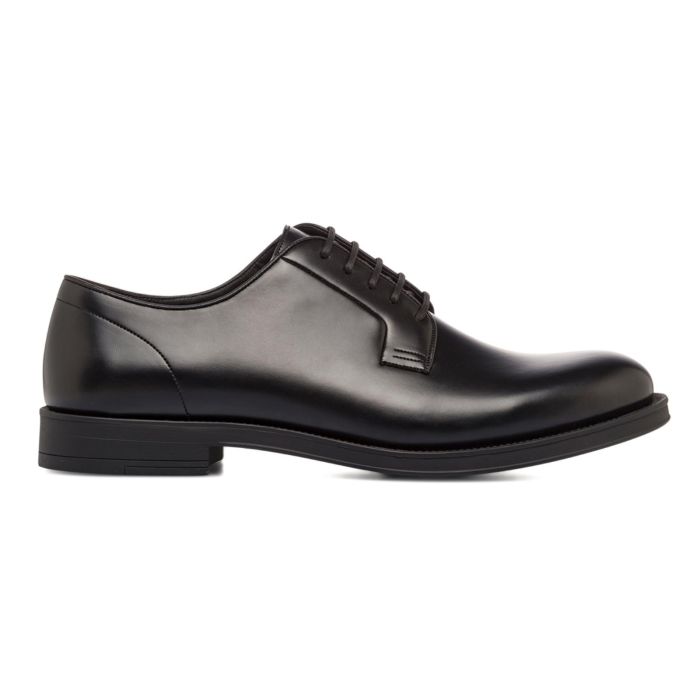 Stringate nere eleganti da uomo con lacci