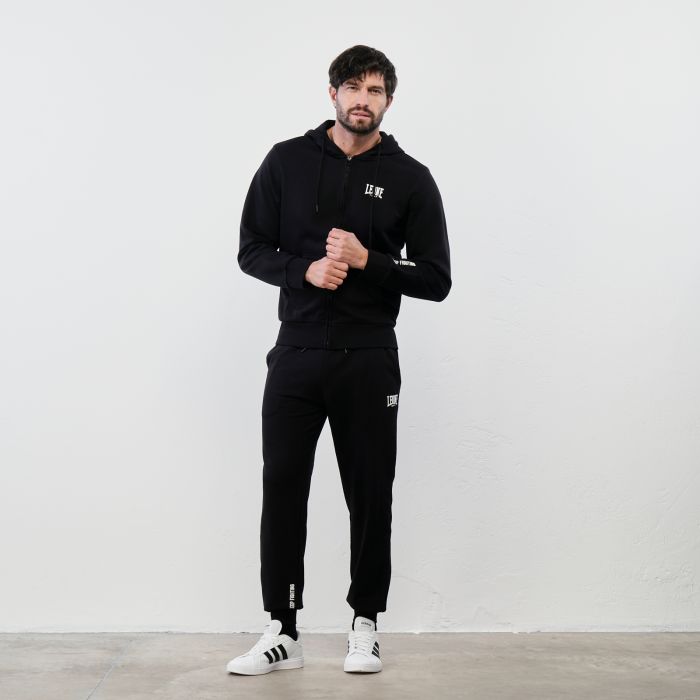 Tuta sportiva nera con logo
