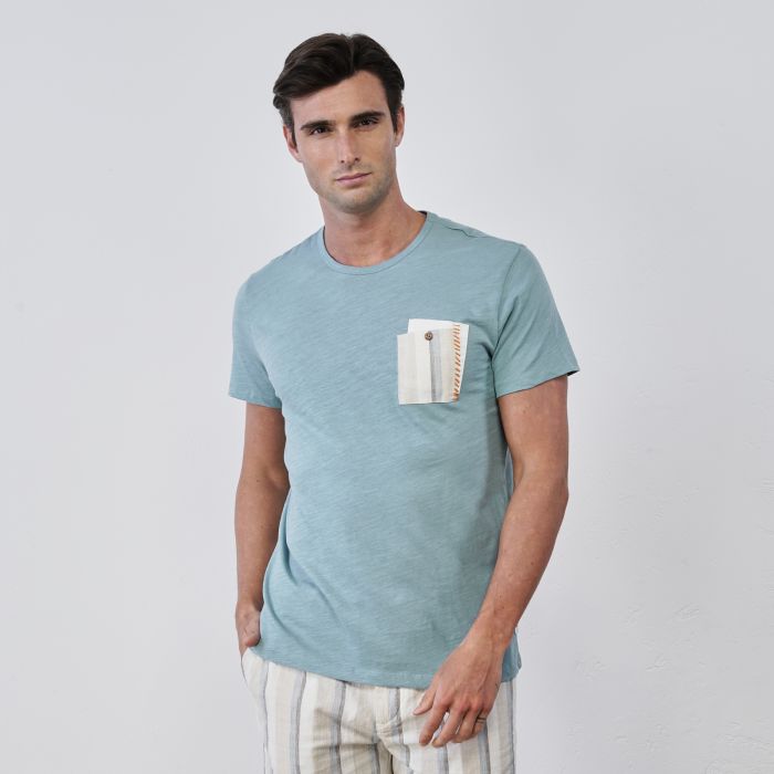 T-shirt azzurra da uomo in cotone con maniche corte e dettaglio taschino