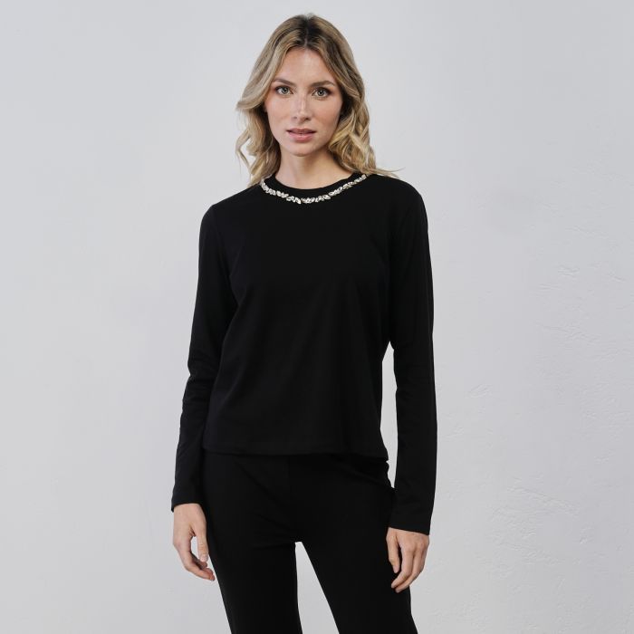 Maglia nera da donna con dettaglio pietre gioiello