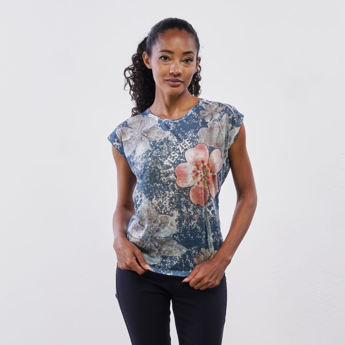 T-shirt azzurra maniche corte da donna con maxi stampa floreale Yes Zee ...