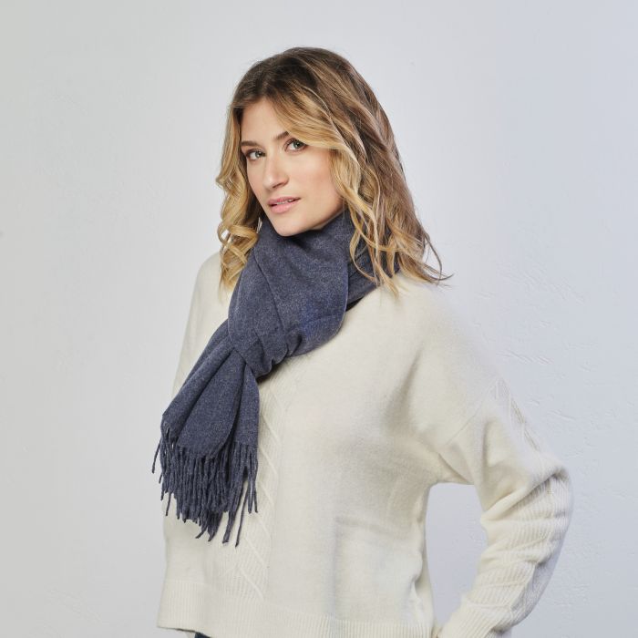 Sciarpa blu con frange